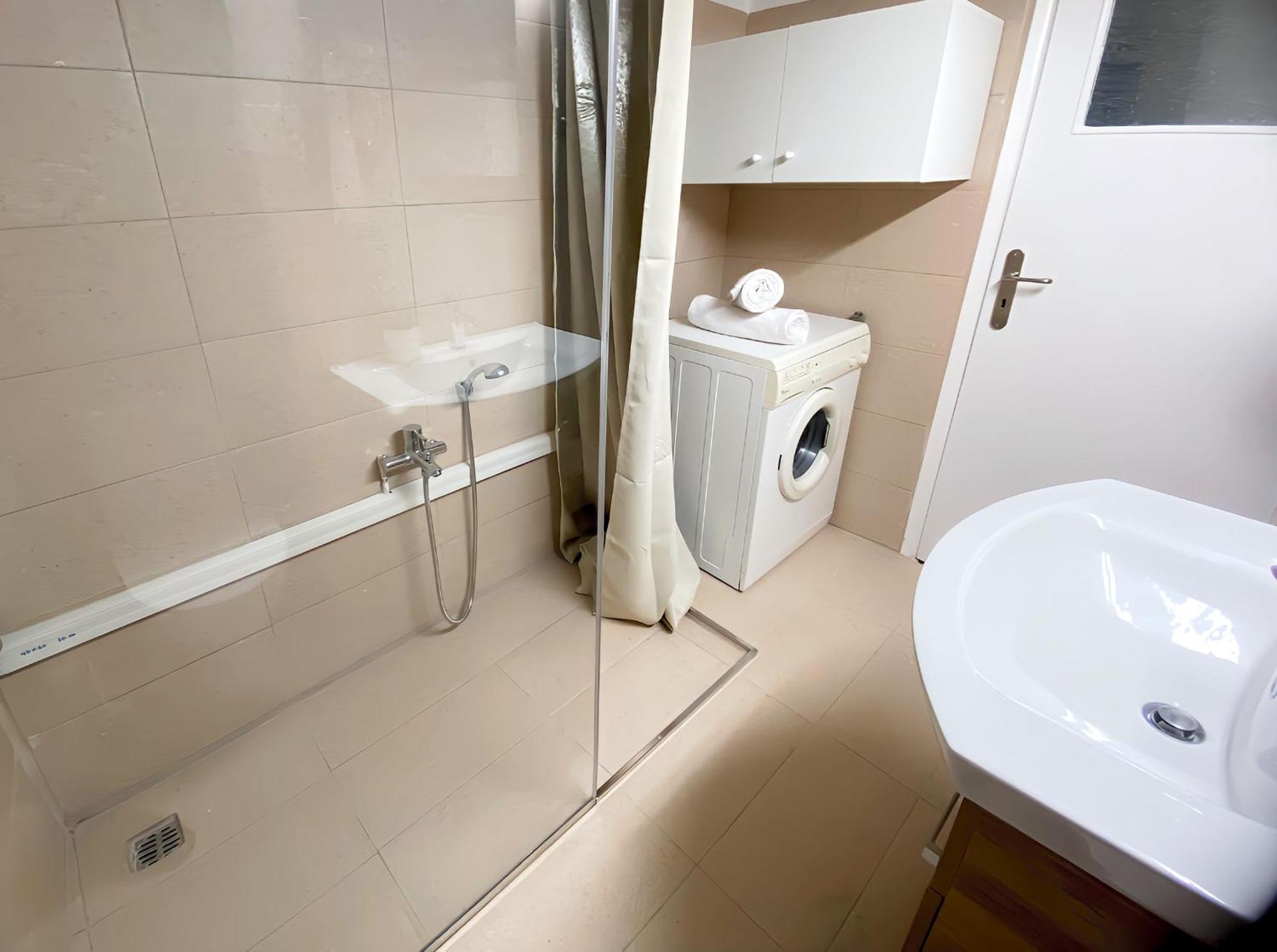 Modern 2 Bedroom Apartment Near Acropolis In The Heart Of The City - Explore Center By Foot Athens Luaran gambar